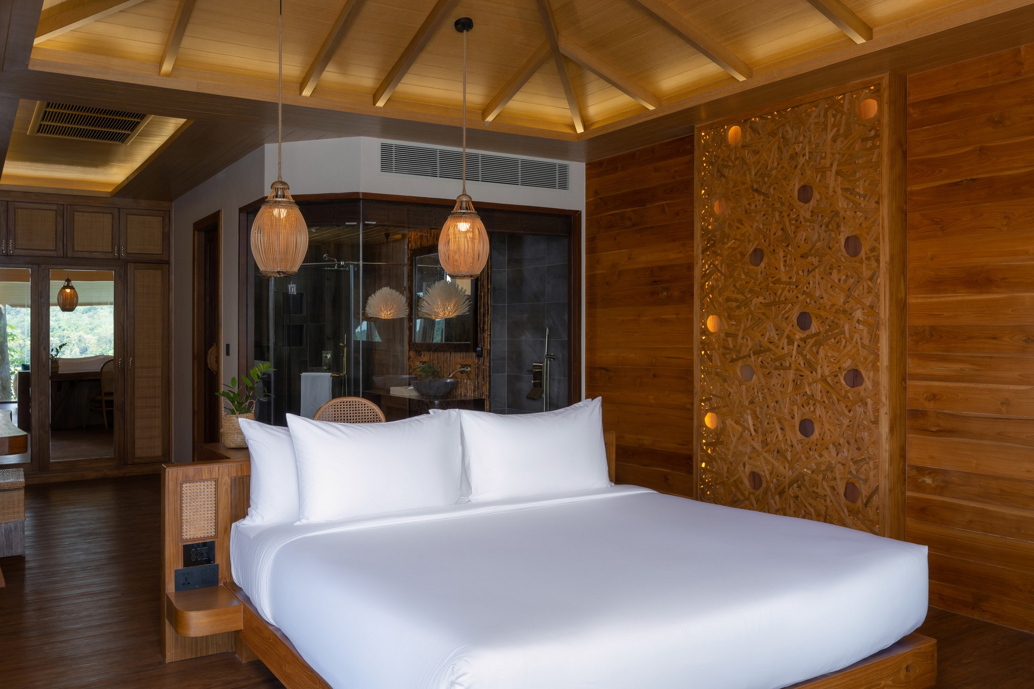 Sinae Phuket Luxury Hotel