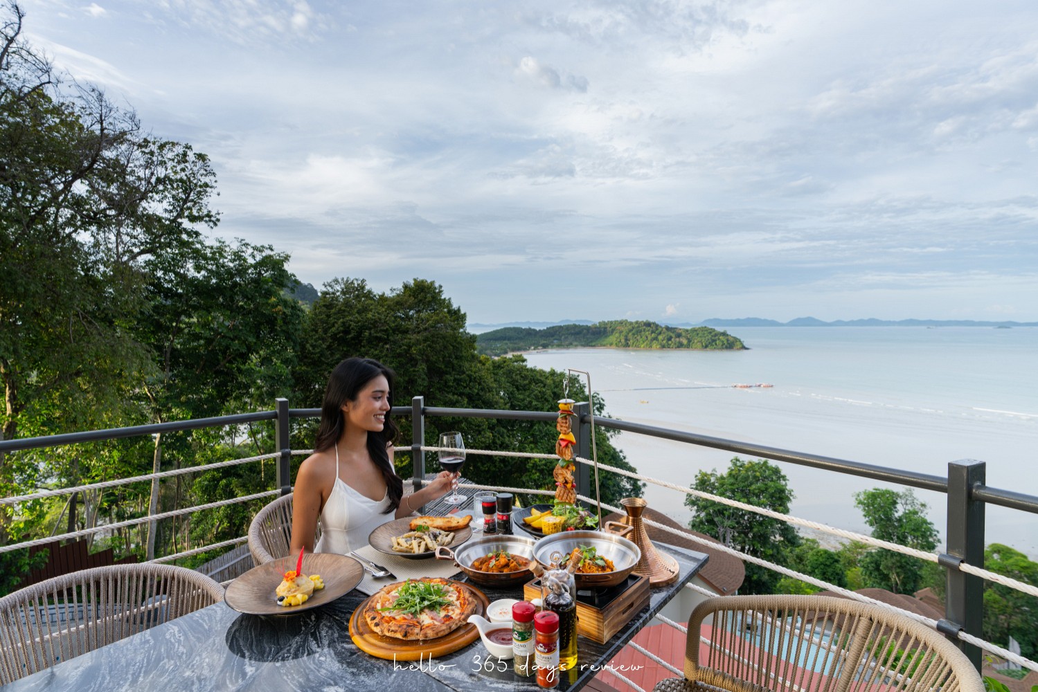 Sinae Phuket Luxury Hotel