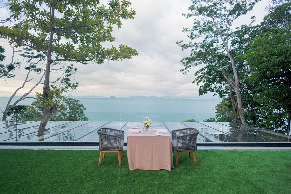 Sinae Phuket Luxury Hotel